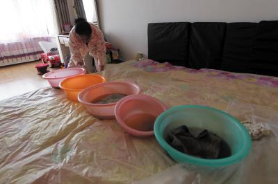 琼结楼上漏水，住户失联，小区没物管，业主维权难！律师来支招……